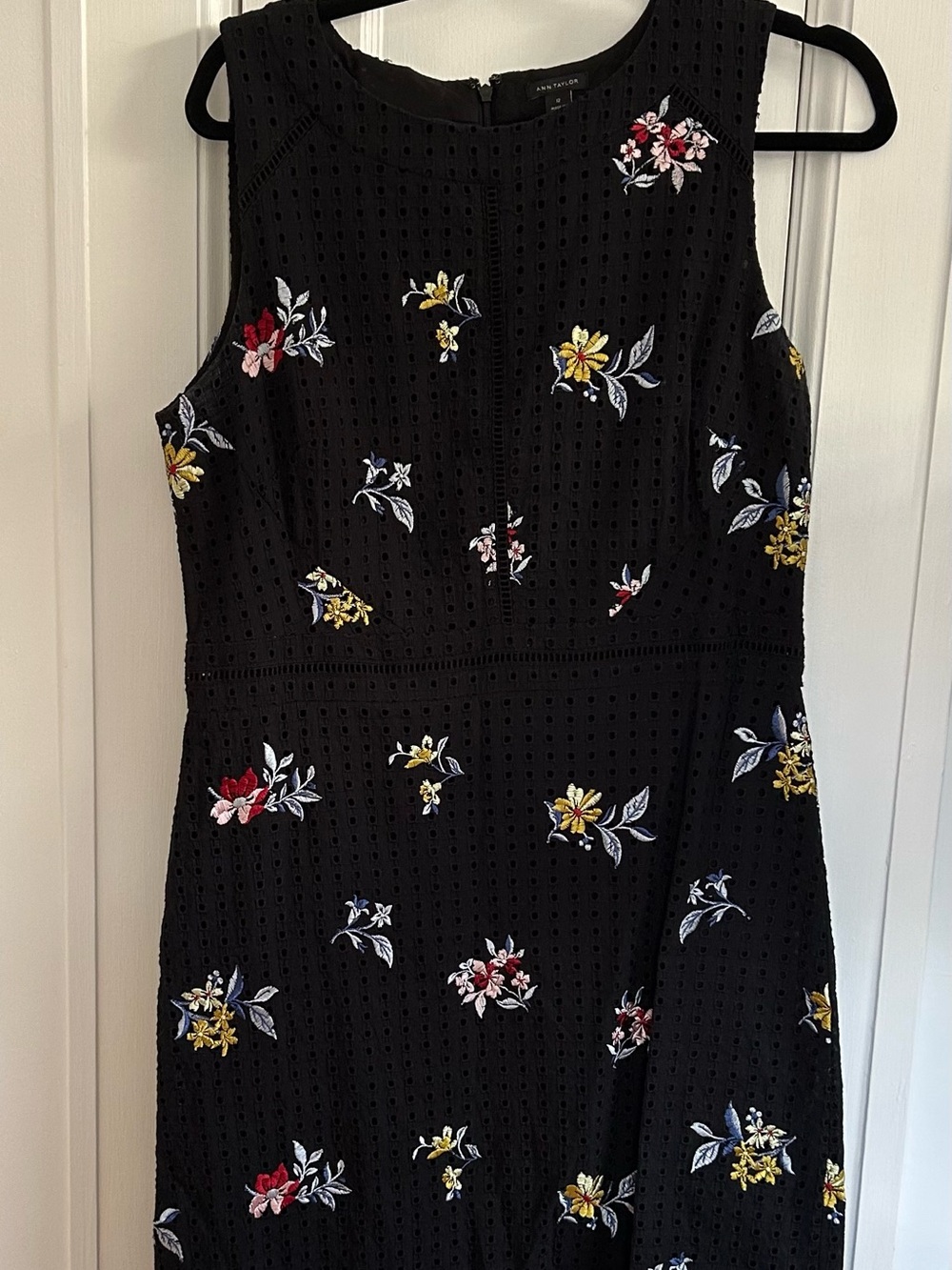 Women’s black Sleeveless Floral Embroidered Dress